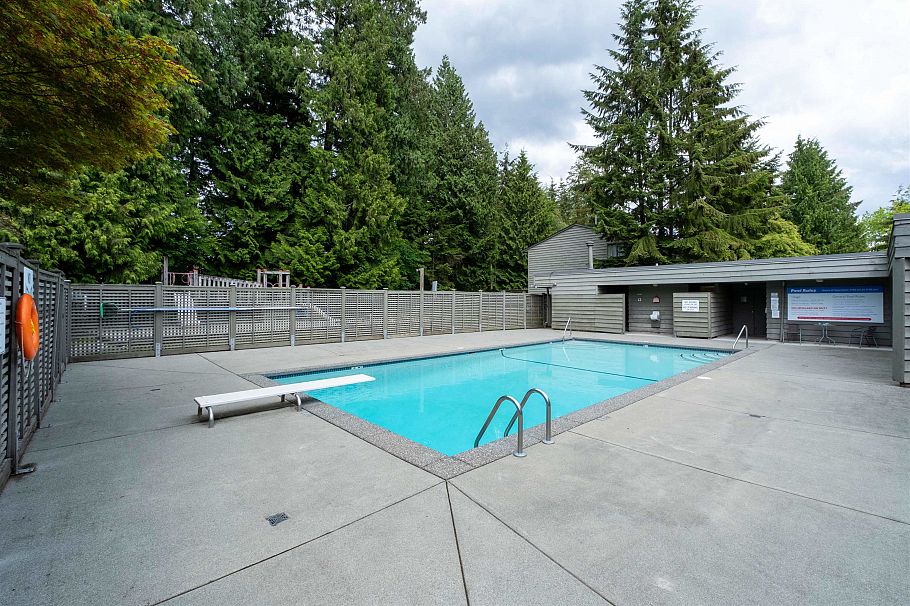 39 1910 Cedar Village Crescent North Vancouver, BC - 39
