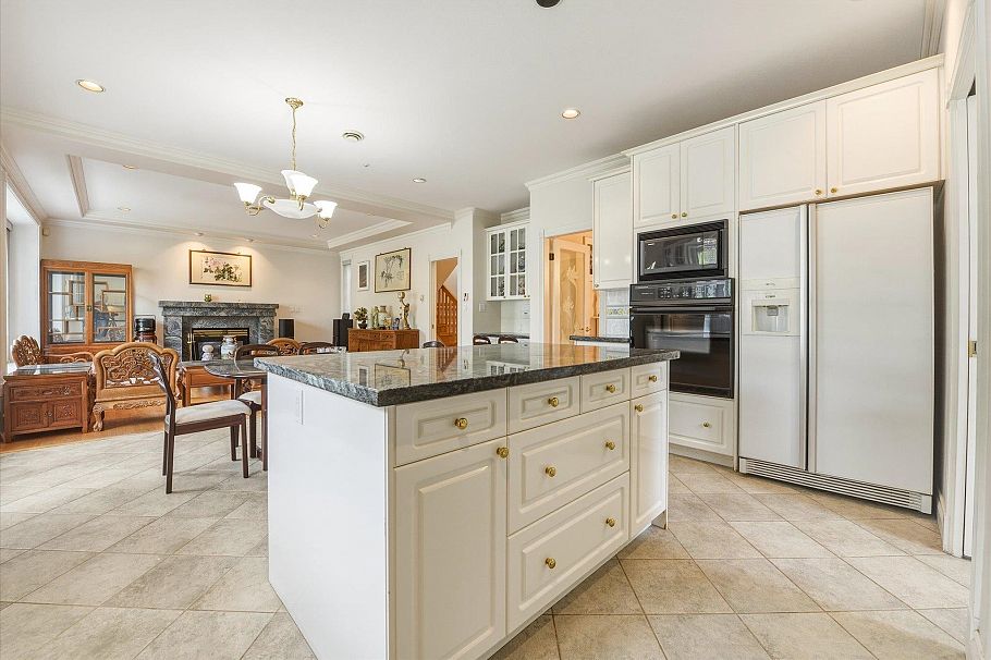 6582 Maple Street Vancouver, BC - 25