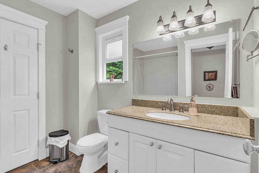 39 1910 Cedar Village Crescent North Vancouver, BC - 25