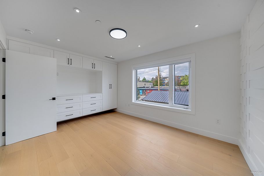 2 4463 Walden Street Vancouver, BC - 25