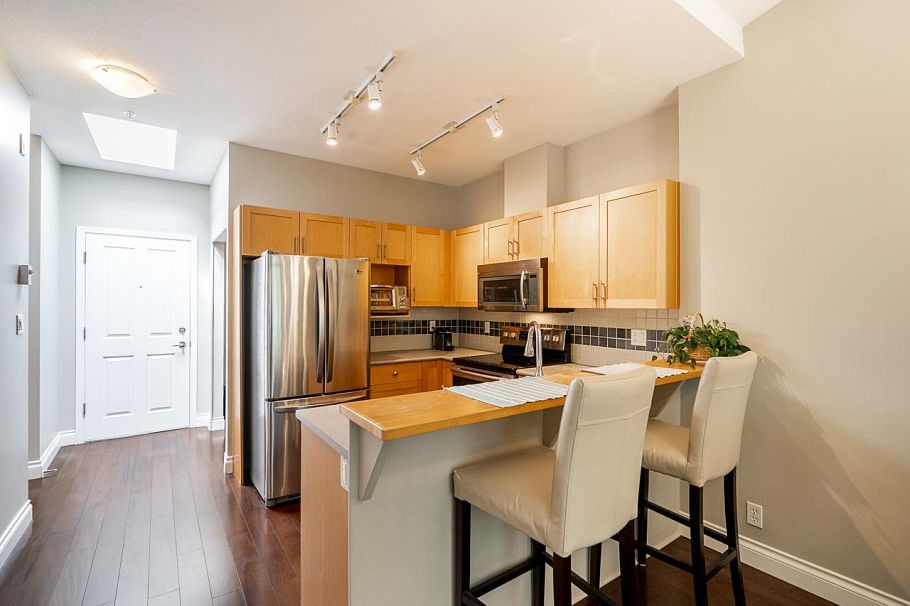 314 1675 W 10th Avenue Vancouver, BC - 2