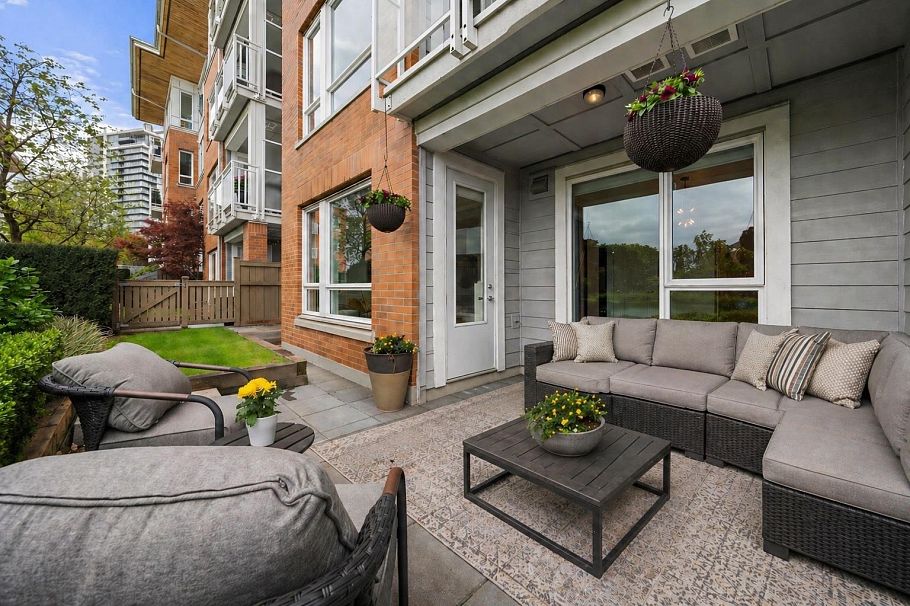 101 717 Chesterfield Avenue North Vancouver, BC - 1