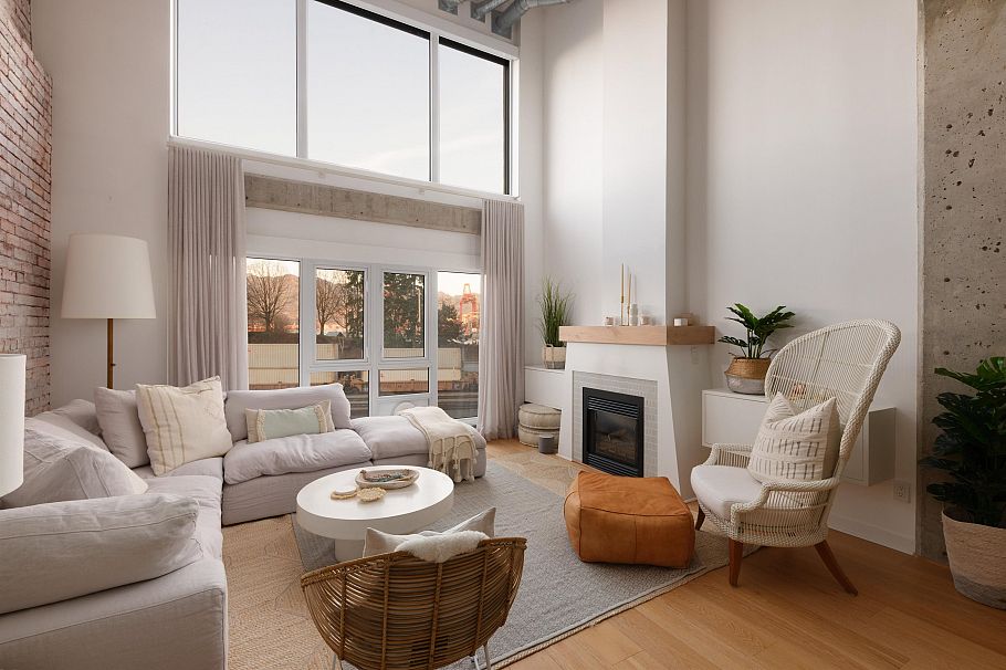 308 27 Alexander Street Vancouver, BC - 1