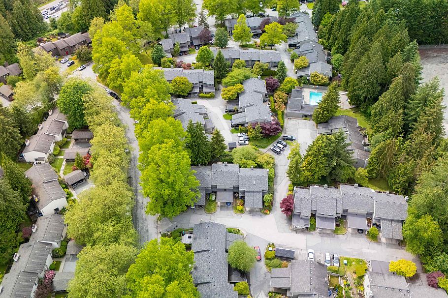39 1910 Cedar Village Crescent North Vancouver, BC - 2