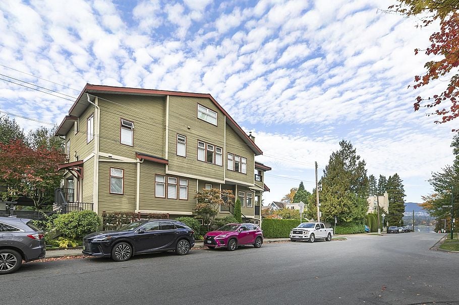 1115 Chestnut Street Vancouver, BC - 2