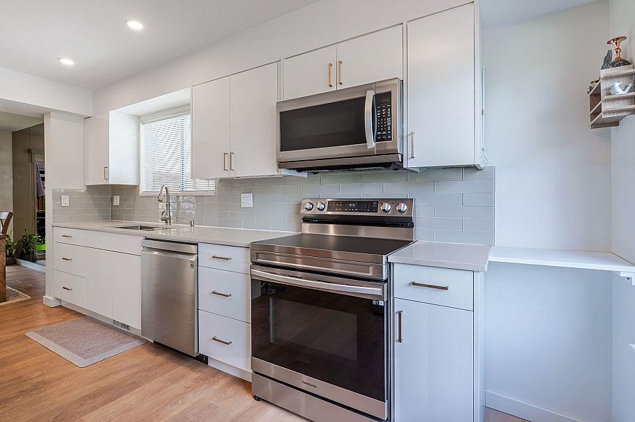 16 901 W 17th Street North Vancouver, BC - 15
