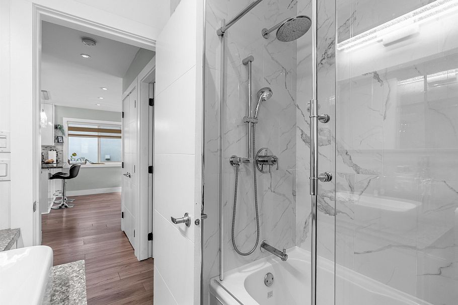 2576 E 27th Avenue Vancouver, BC - 14