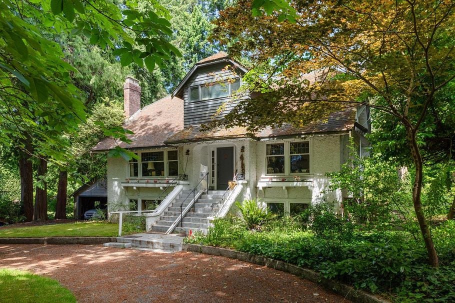 4755 W 6th Avenue Vancouver, BC - 1