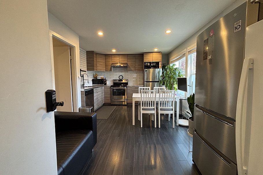 1588 E 41st Avenue Vancouver, BC - 3