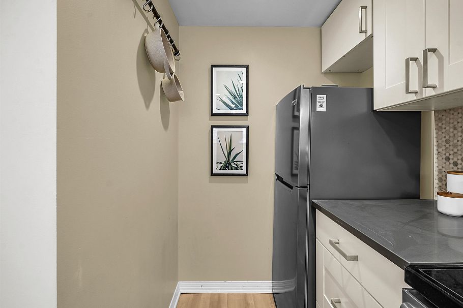 220 1500 Pendrell Street Vancouver, BC - 9