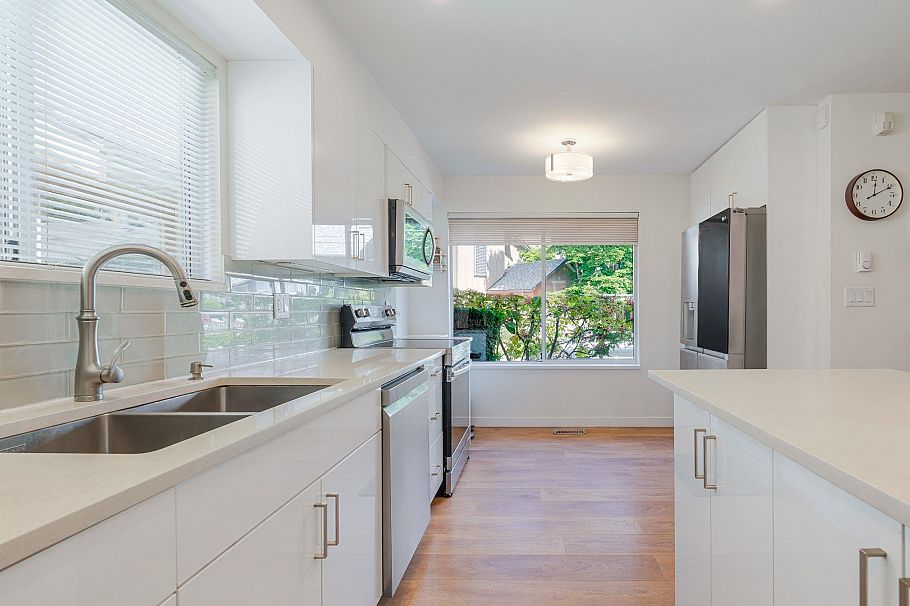 16 901 W 17th Street North Vancouver, BC - 16