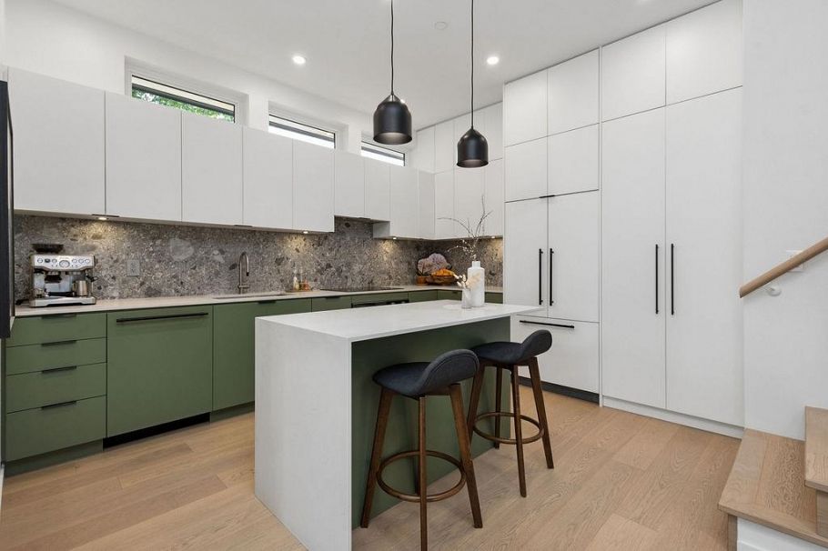 11 E 19th Avenue Vancouver, BC - 1