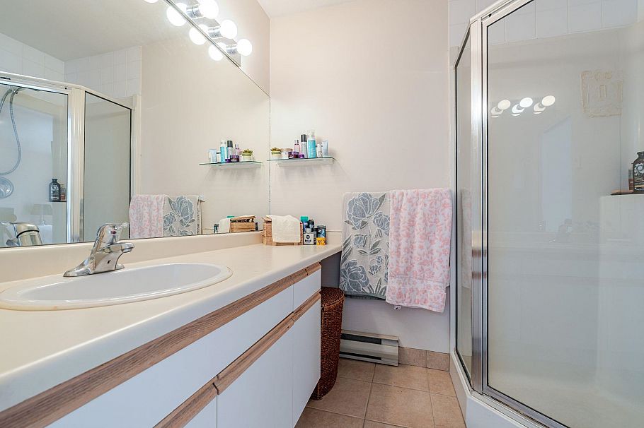 16 901 W 17th Street North Vancouver, BC - 11