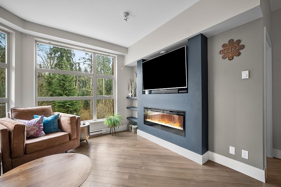 418 3606 Aldercrest Drive North Vancouver, BC - 2