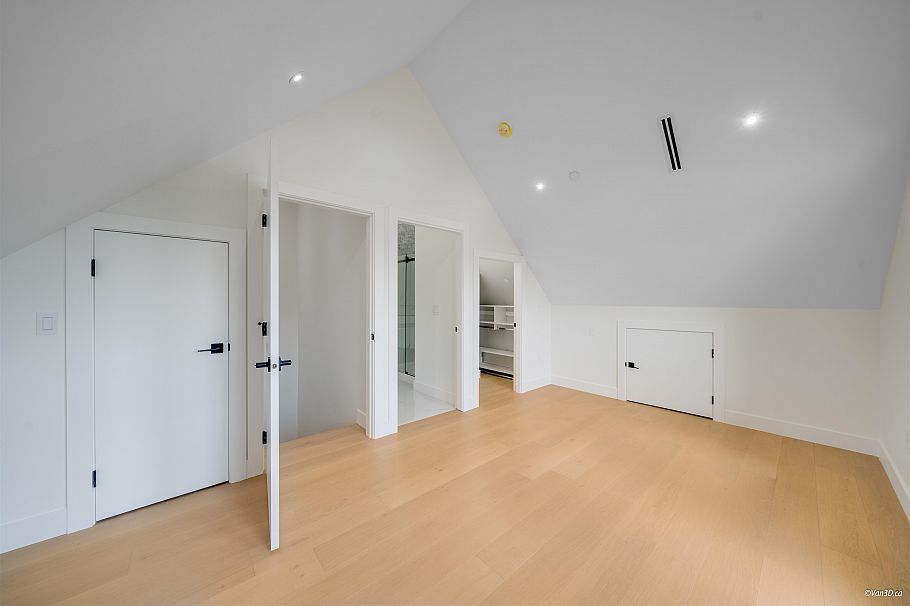 2 4463 Walden Street Vancouver, BC - 29