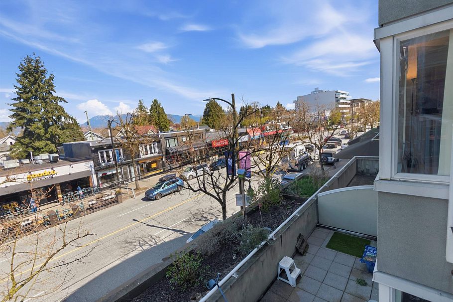 211 3250 W Broadway Vancouver, BC - 11