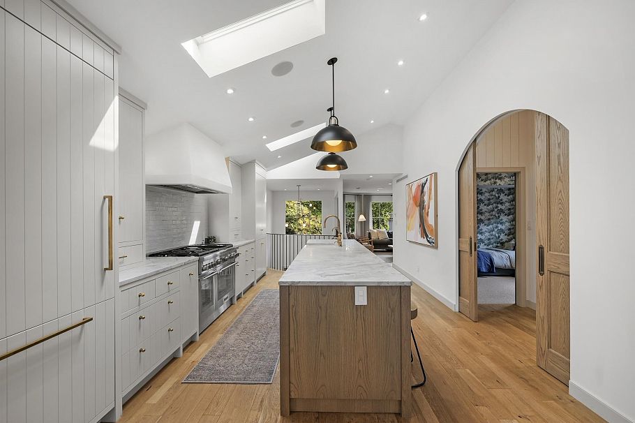 653 W 18th Avenue Vancouver, BC - 9