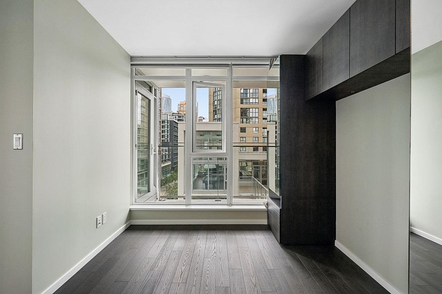 902 1351 Continental Street Vancouver, BC - 17