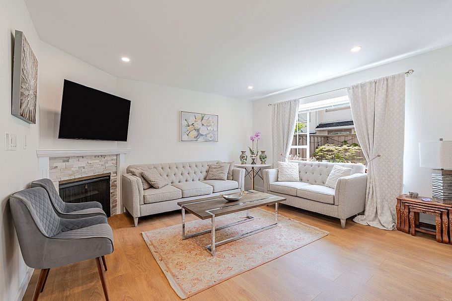 16 901 W 17th Street North Vancouver, BC - 1