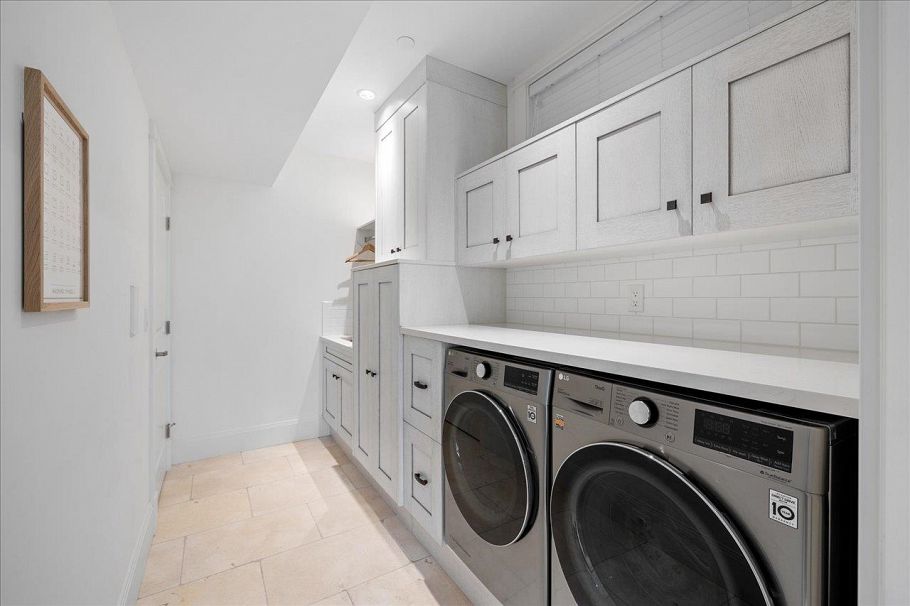 4693 W 3rd Avenue Vancouver, BC - 37