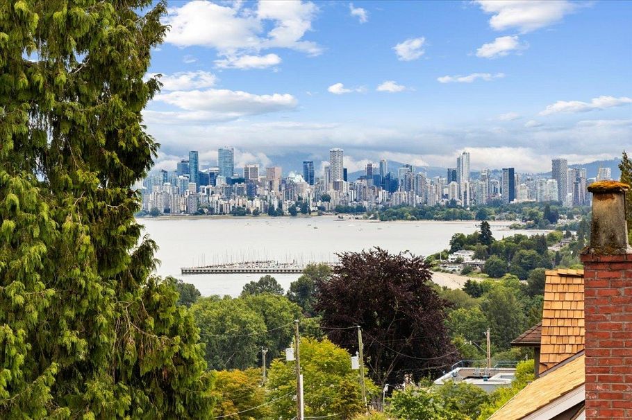 4693 W 3rd Avenue Vancouver, BC - 31
