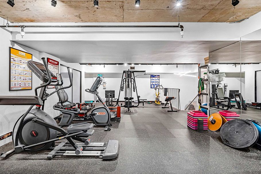 220 1500 Pendrell Street Vancouver, BC - 23