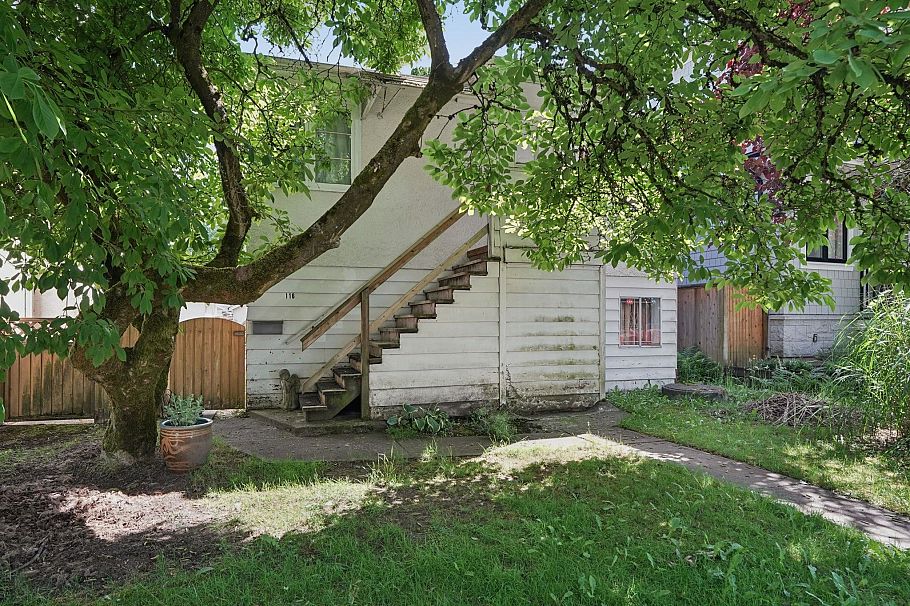 116 E 37th Avenue Vancouver, BC - 10