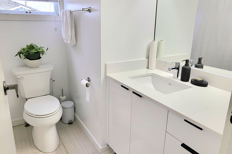 1588 E 41st Avenue Vancouver, BC - 16