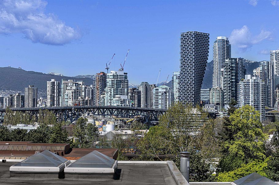 1261 W 7th Avenue Vancouver, BC - 16
