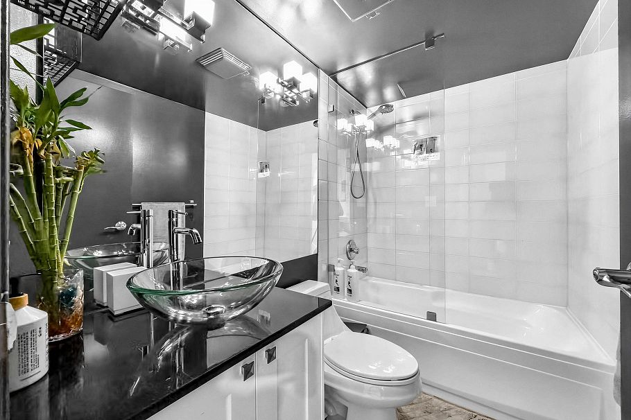 708 1050 Burrard Street Vancouver, BC - 11
