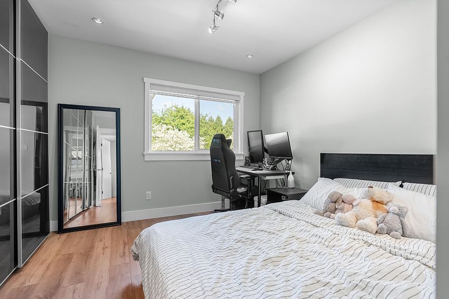 2576 E 27th Avenue Vancouver, BC - 11