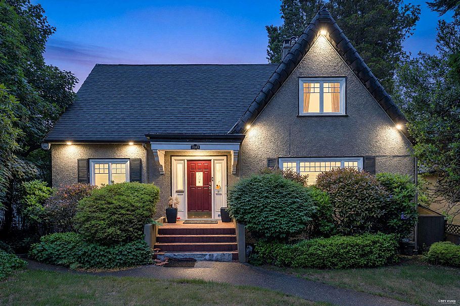 1049 W 33rd Avenue Vancouver, BC - 1