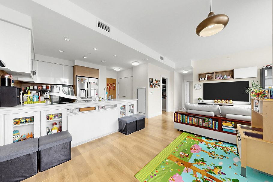 903 3451 Sawmill Crescent Vancouver, BC - 3