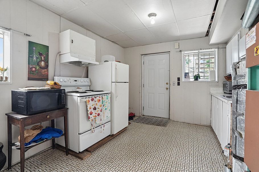 116 E 37th Avenue Vancouver, BC - 24