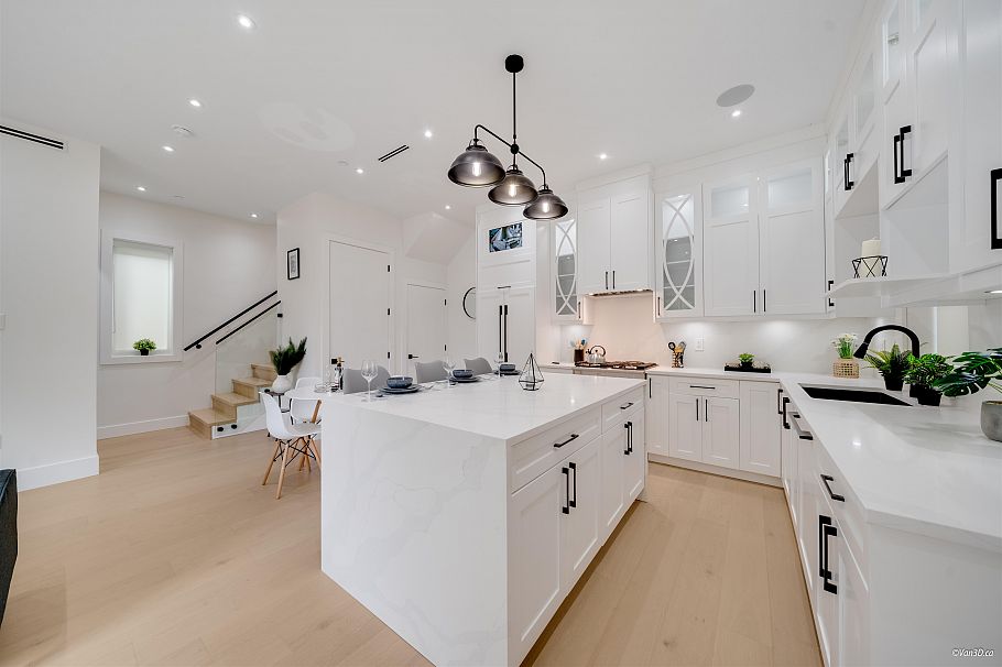 1 4463 Walden Street Vancouver, BC - 12