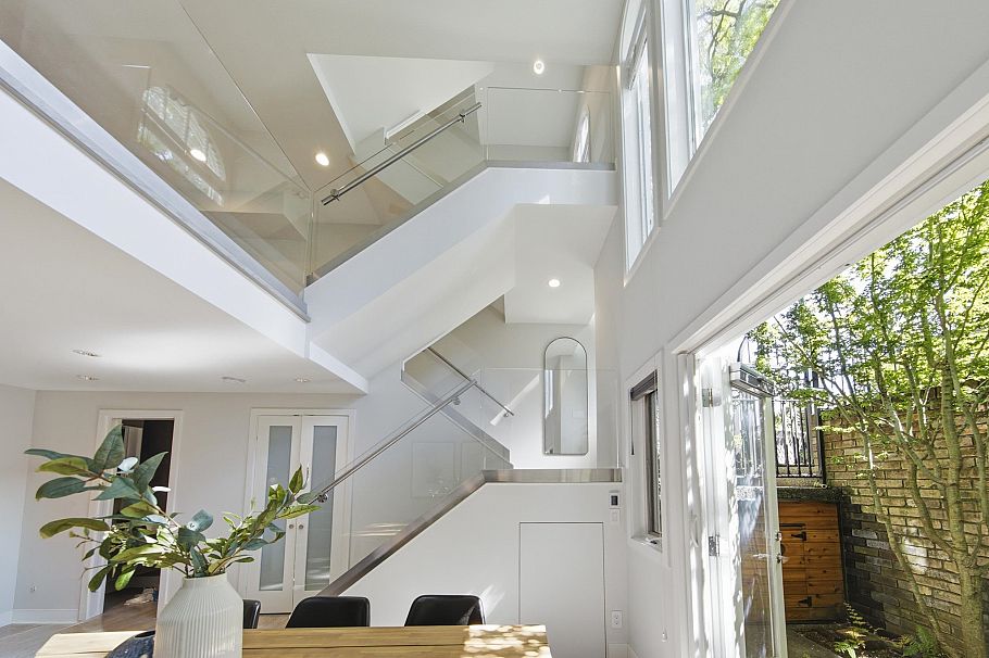 1557 Larch Street Vancouver, BC - 12