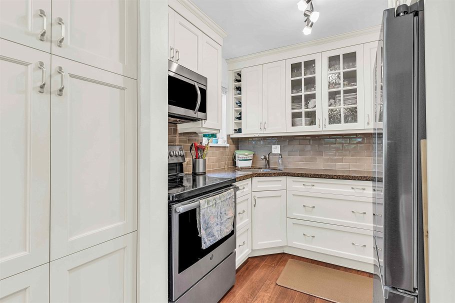 39 1910 Cedar Village Crescent North Vancouver, BC - 11