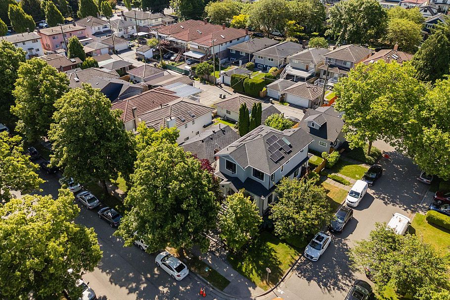 116 E 37th Avenue Vancouver, BC - 4