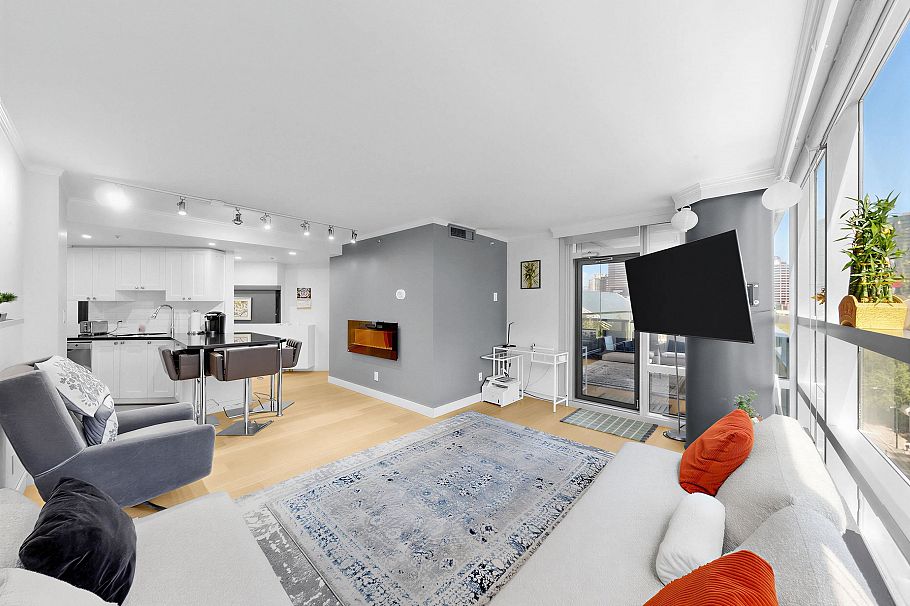 708 1050 Burrard Street Vancouver, BC - 3