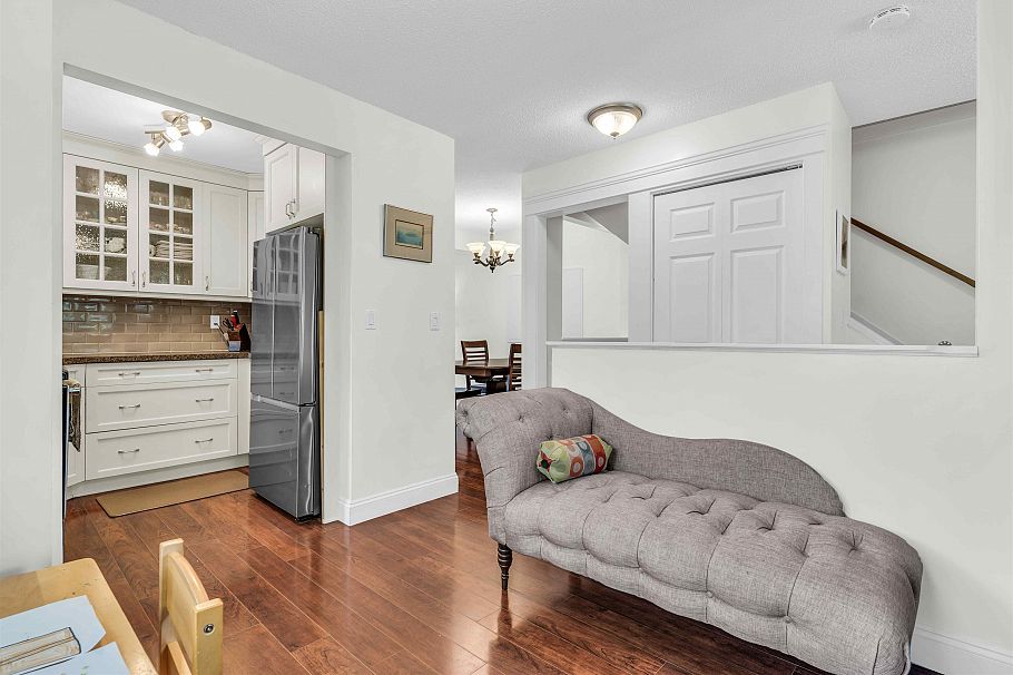 39 1910 Cedar Village Crescent North Vancouver, BC - 12