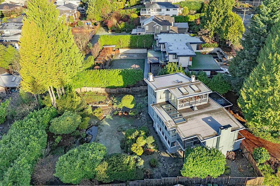 3729 St. Georges Avenue North Vancouver, BC - 3