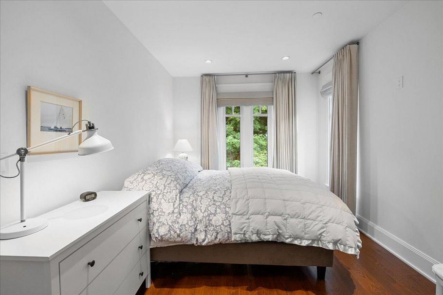 4693 W 3rd Avenue Vancouver, BC - 25