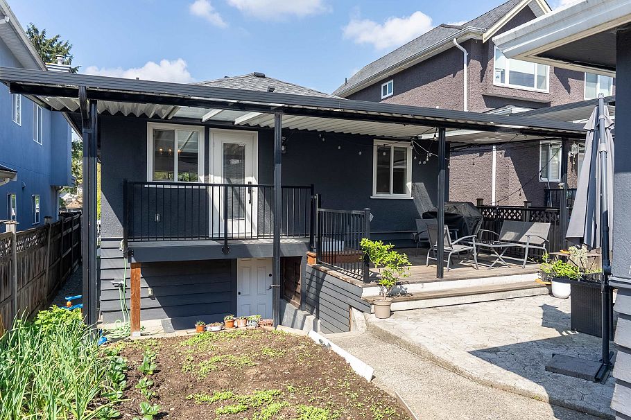 2576 E 27th Avenue Vancouver, BC - 29