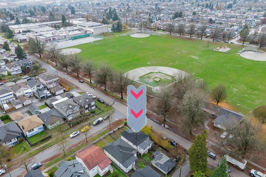1805 E 51st Avenue Vancouver, BC - 3