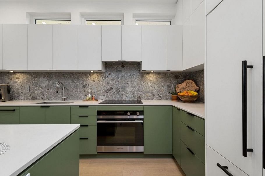 11 E 19th Avenue Vancouver, BC - 3