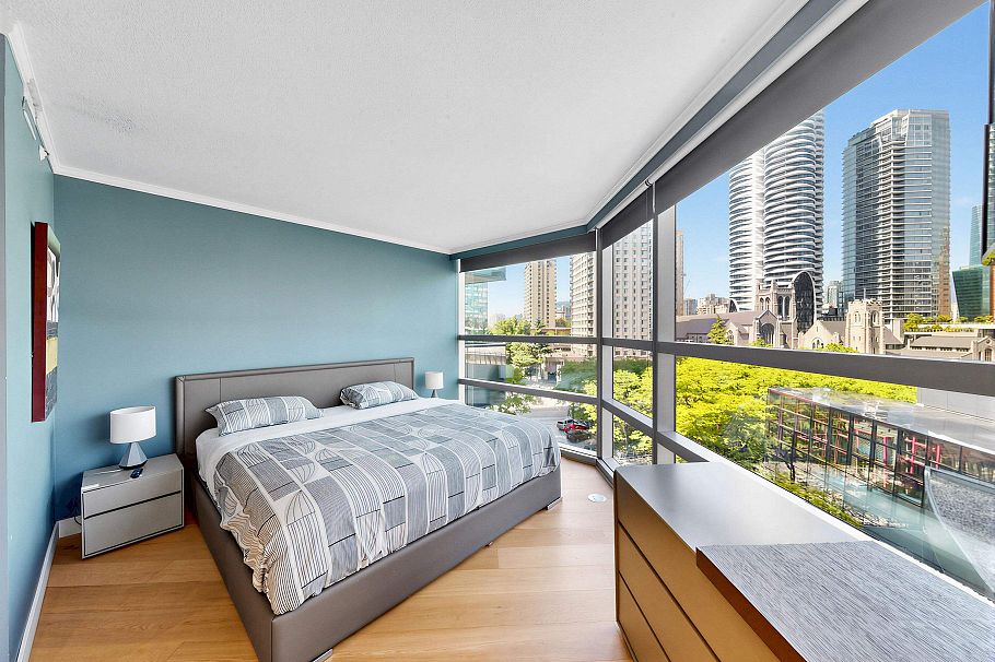 708 1050 Burrard Street Vancouver, BC - 9
