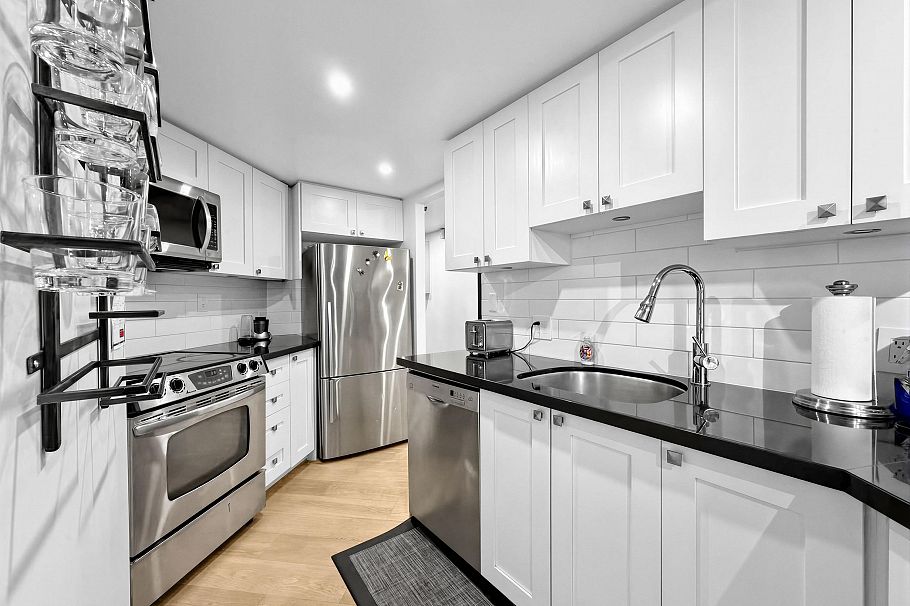 708 1050 Burrard Street Vancouver, BC - 5