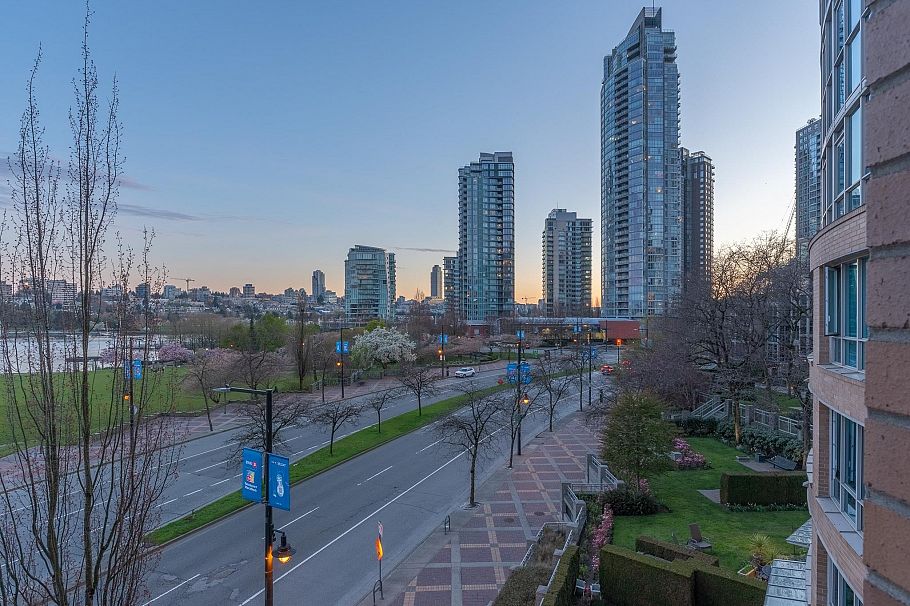 505 388 Drake Street Vancouver, BC - 1