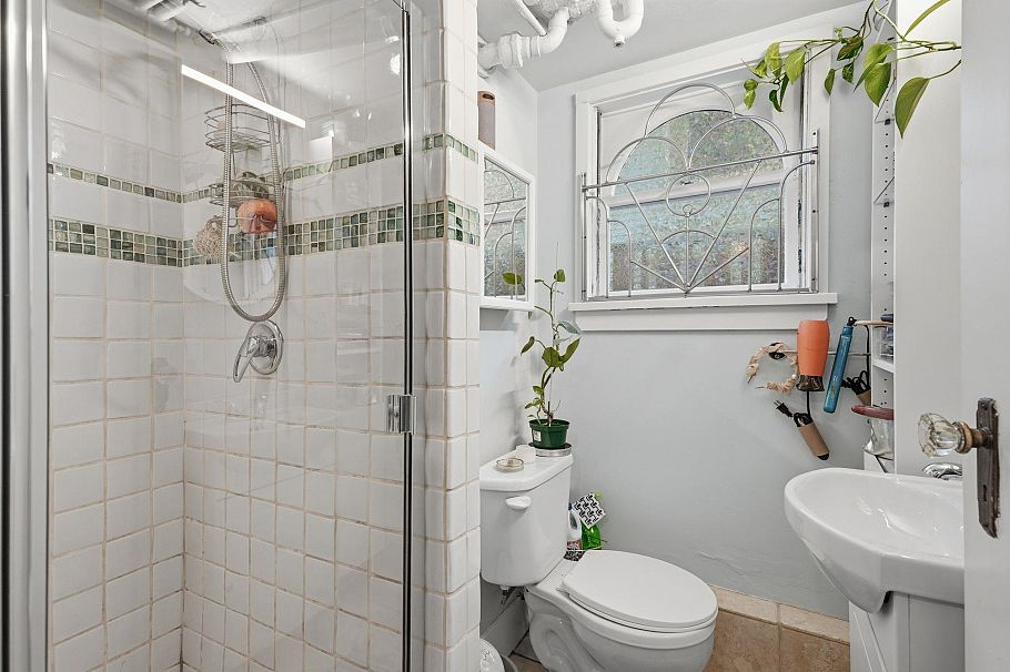 2090 Turner Street Vancouver, BC - 29