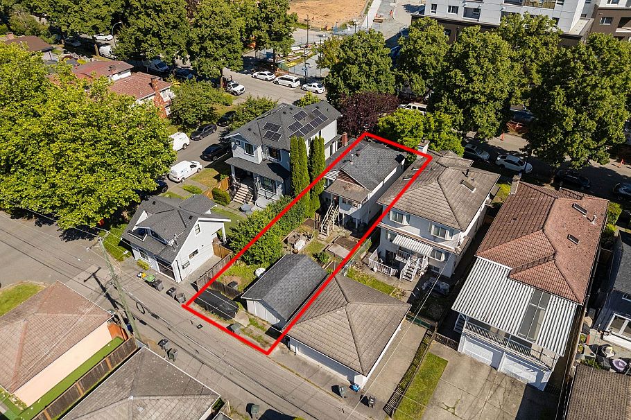 116 E 37th Avenue Vancouver, BC - 2